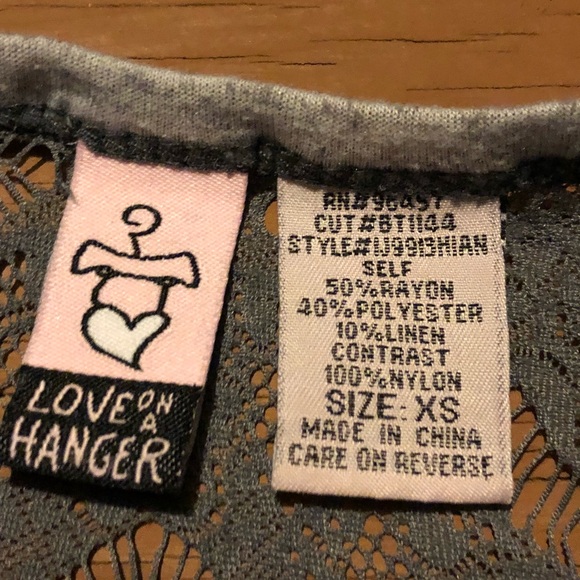 Adorable Handkerchief style shirt with lace pocket - Picture 3 of 4